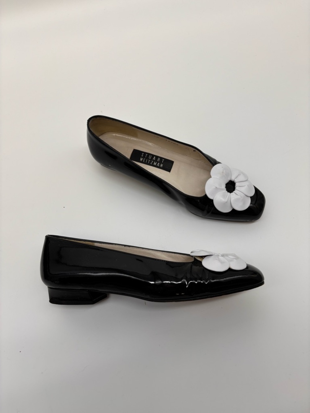 Stuart Weitzman Vintage Black Patent Flats Floral Toe Size 7